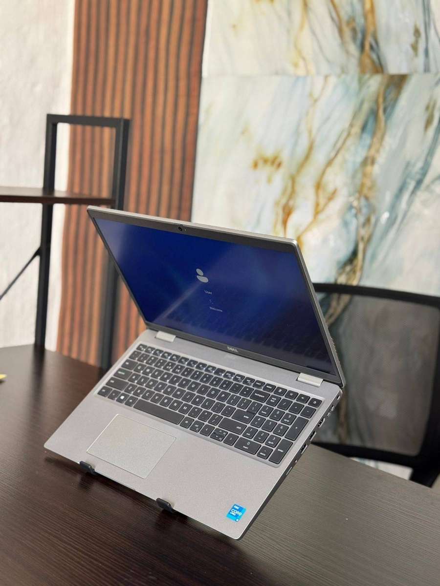 Dell Latitude 5520  11th Gen Intel Core i5-1145G7 processor with intel Xe Graphics