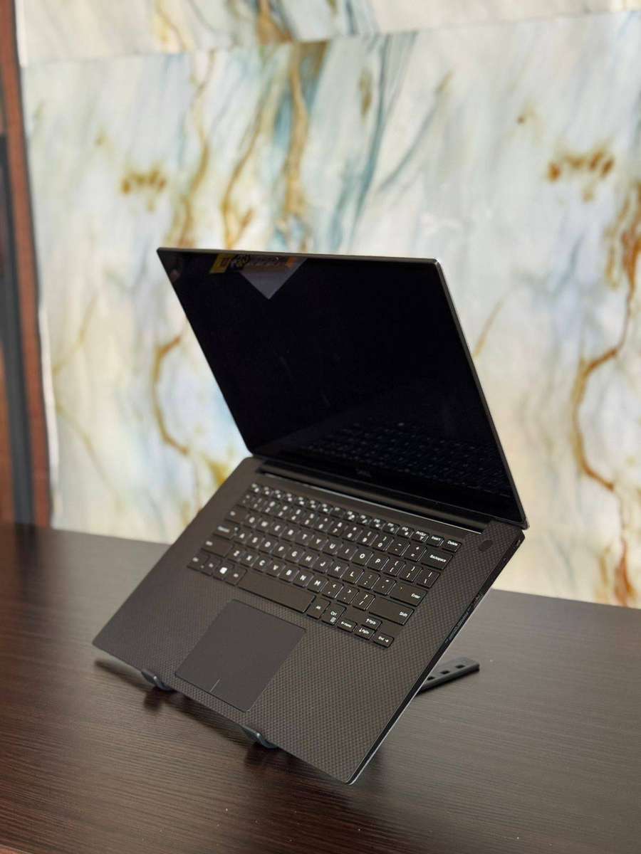 Dell Precision 5530  Intel Core i7-8850H processor , with TouchScreen