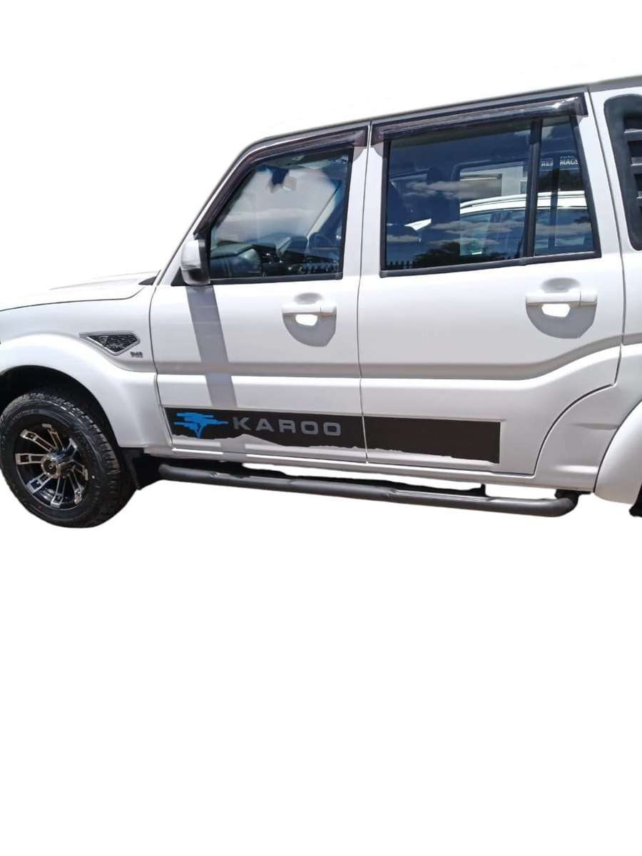 Mahindra Karoo sticker set