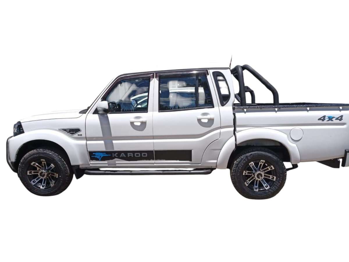 Mahindra Karoo sticker set