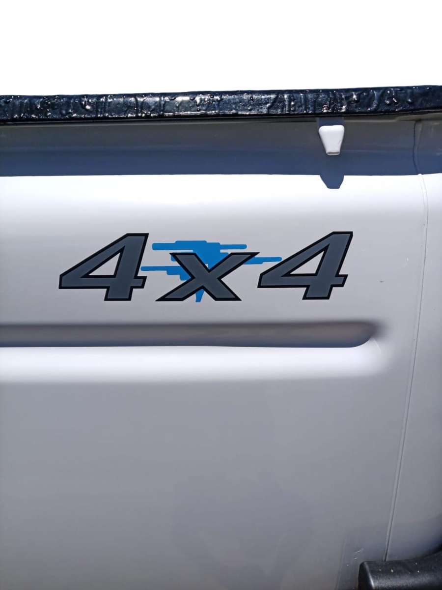 Mahindra Karoo sticker set