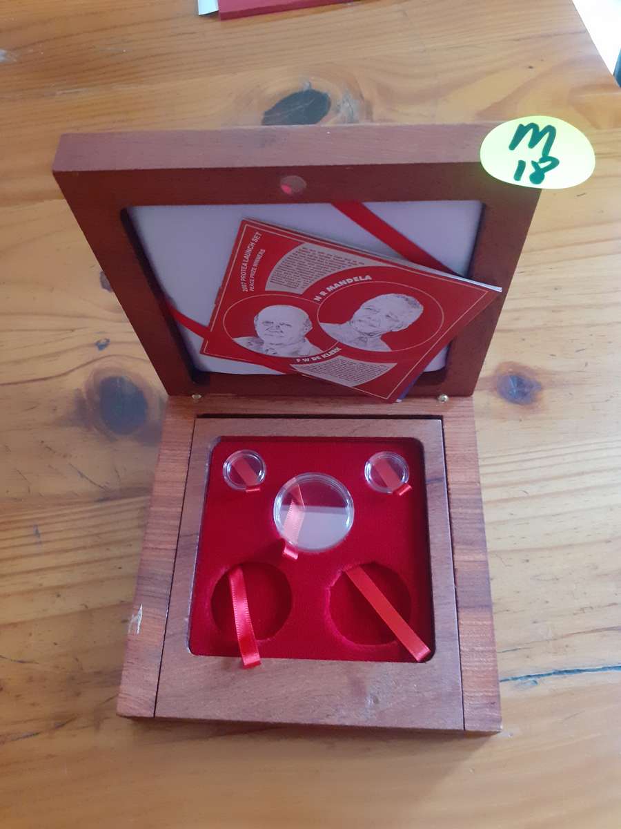 Empty Wooden Coin Holder Box. Mandela & de Klerk