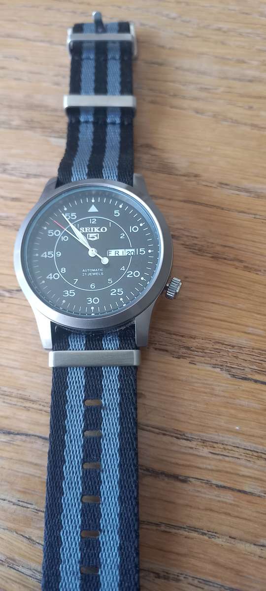 Sieko 5  Quartz  Please Read