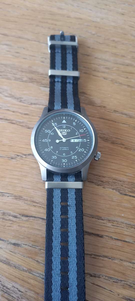 Sieko 5  Quartz  Please Read