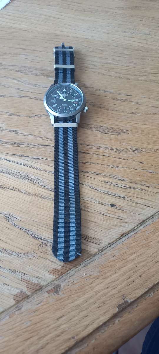 Sieko 5  Quartz  Please Read