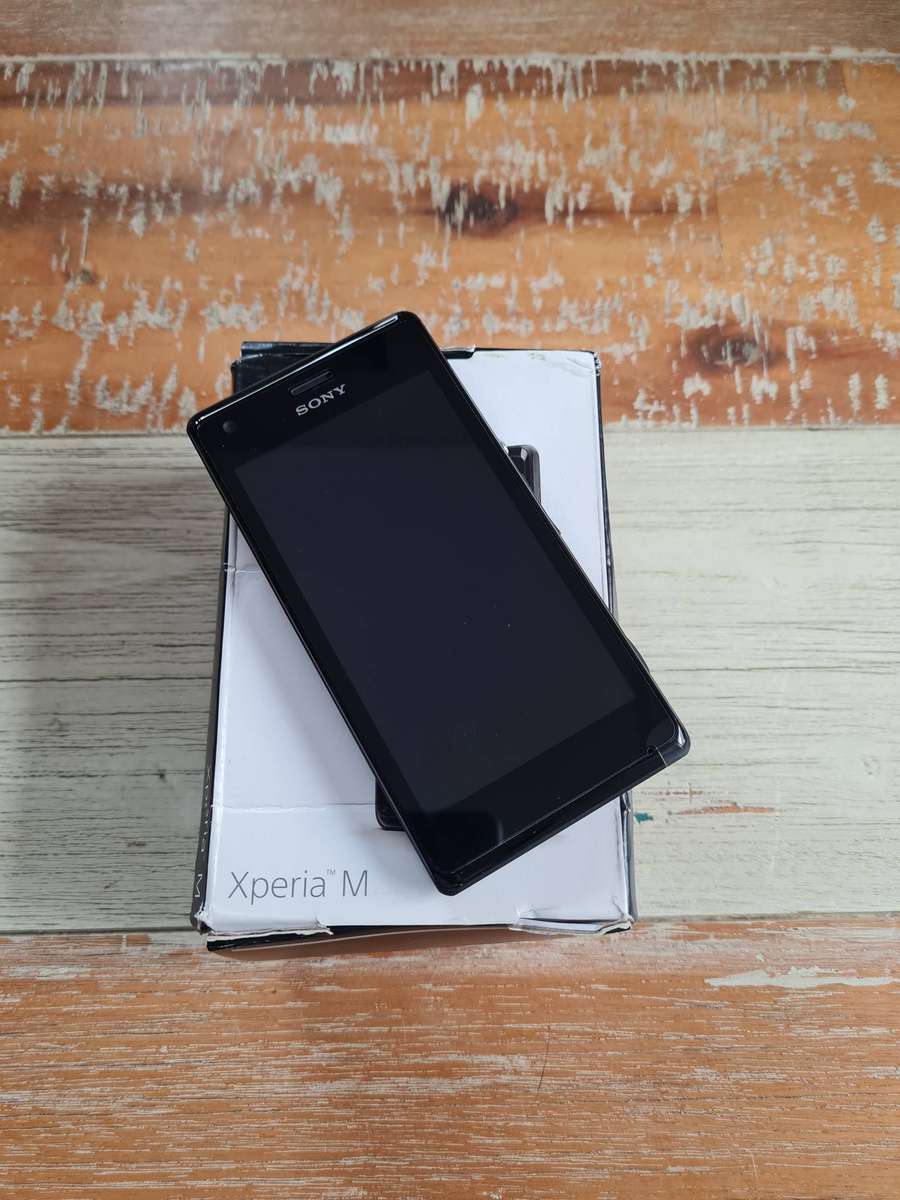 LG Q6 32GB Ice Platinum and LG K4 2017 8GB Titan Bundle