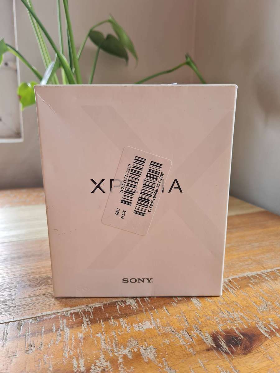 LG Q6 32GB Ice Platinum and LG K4 2017 8GB Titan Bundle