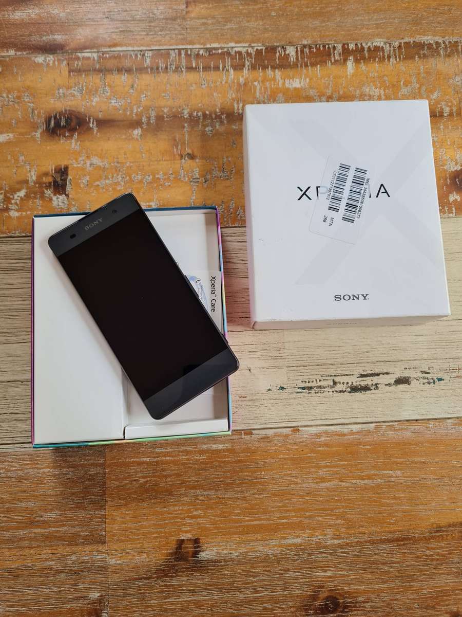 LG Q6 32GB Ice Platinum and LG K4 2017 8GB Titan Bundle