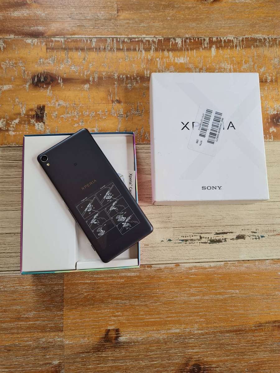 LG Q6 32GB Ice Platinum and LG K4 2017 8GB Titan Bundle