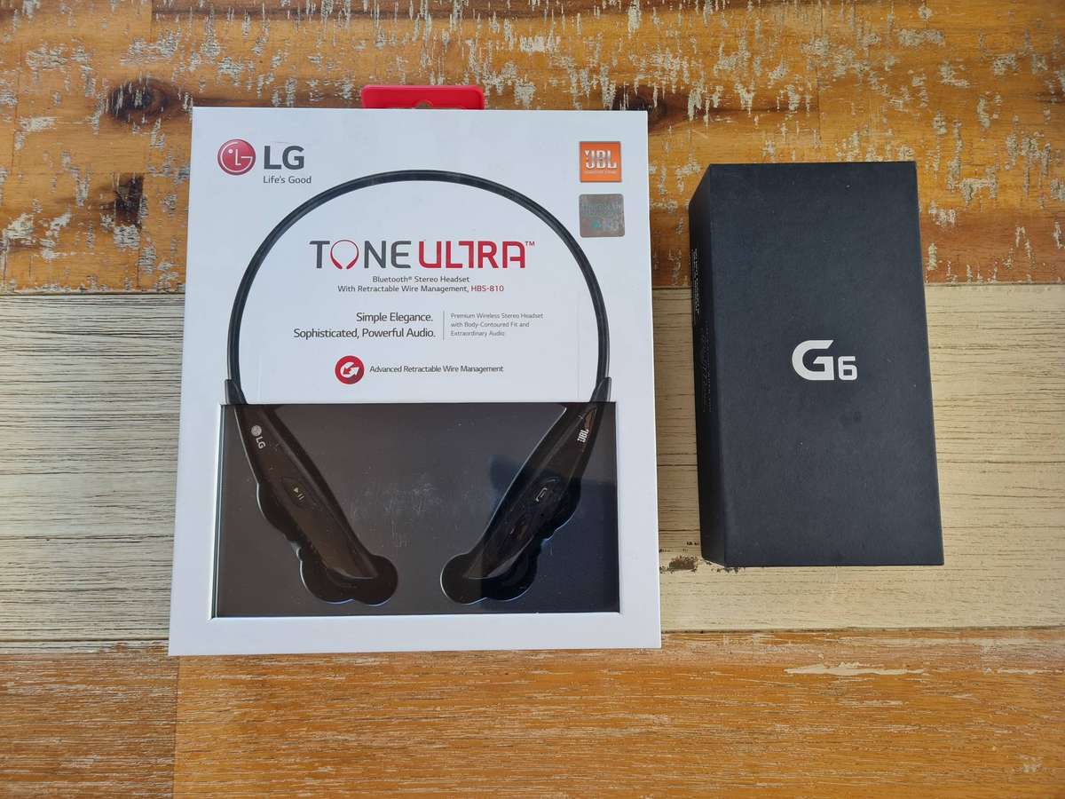 LG G6 32GB Ice Platinum Bundle