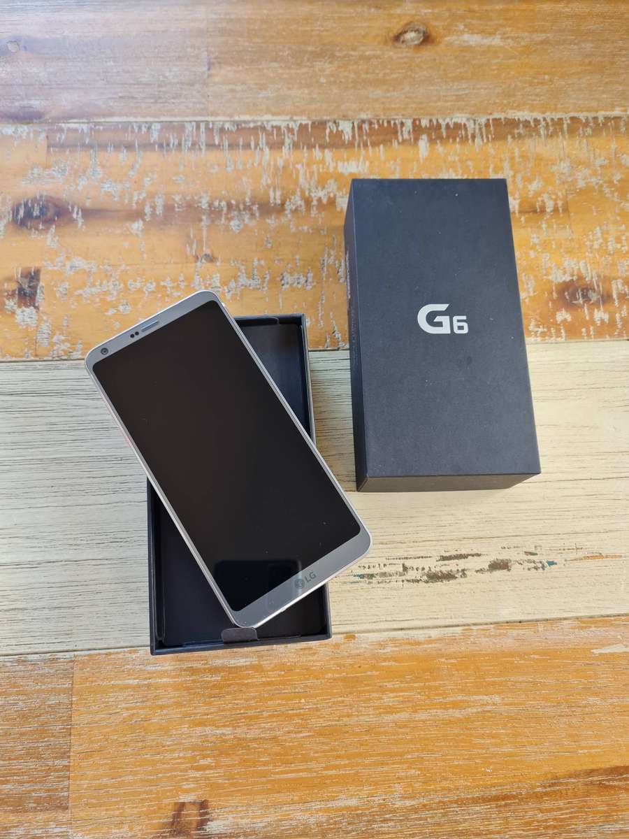 LG G6 32GB Ice Platinum Bundle