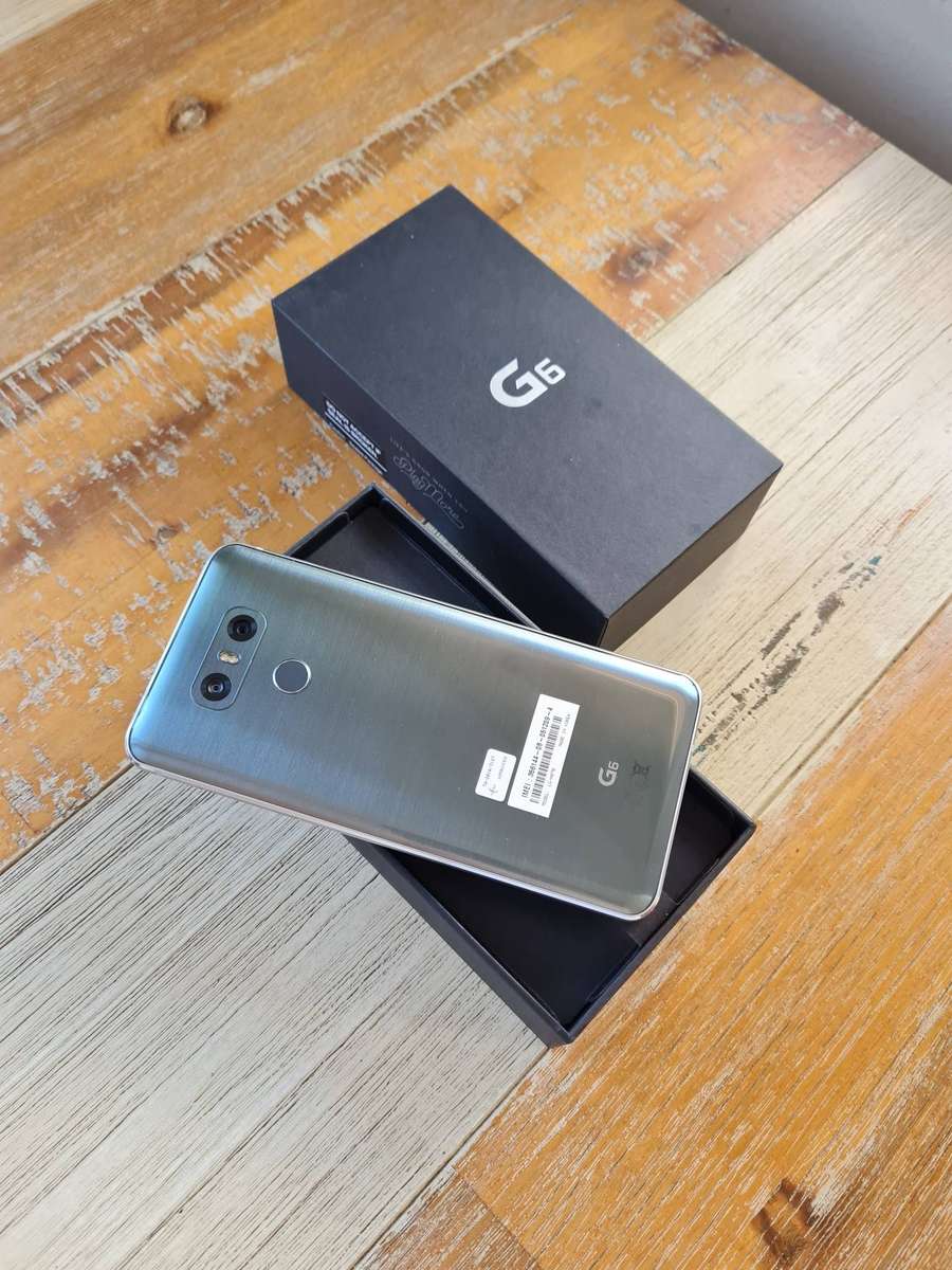 LG G6 32GB Ice Platinum Bundle
