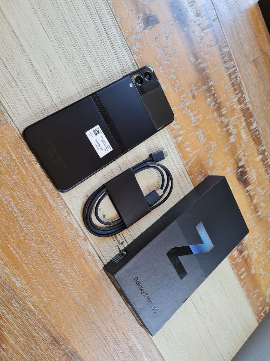 Samsung Galaxy Z Flip3 256GB Phantom Black