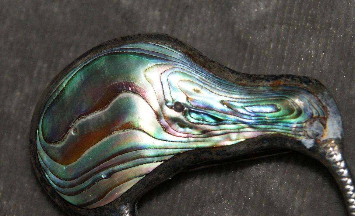 Sterling silver and power shell kiwi bird brooch (6.9g) @ crazy low R1 start