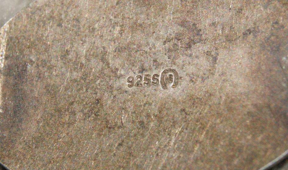 925 Sterling silver and enamel brooch (6.3g) @ crazy low R1 start