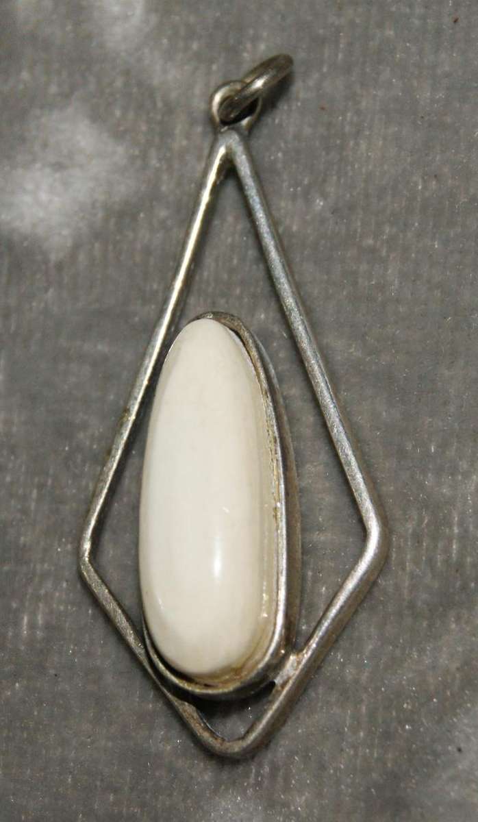 925 Sterling silver pendant (4.9g) @ crazy low R1 start