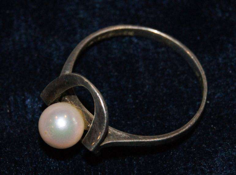 Jayem Silver and Pearl Ring