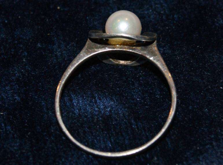Jayem Silver and Pearl Ring