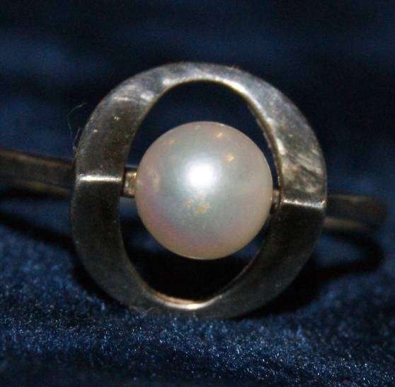 Jayem Silver and Pearl Ring