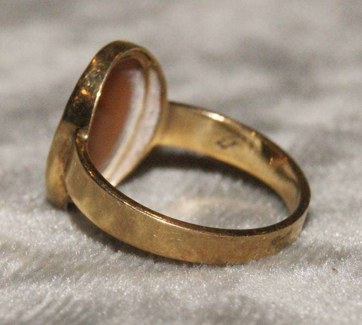 9ct Gold Cameo Ring
