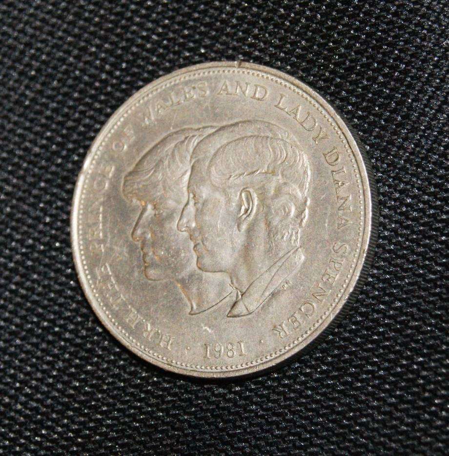 1981 Charles and Diana 25 New Pence (XF)