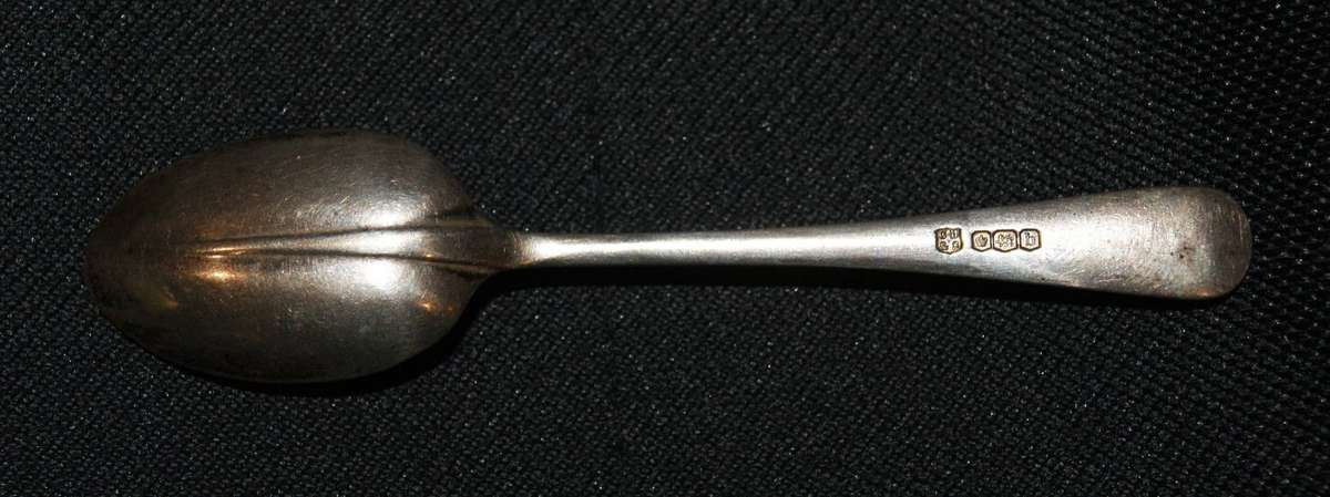Hallmarked Silver Sheffield 1919 Teaspoon (13.1g)