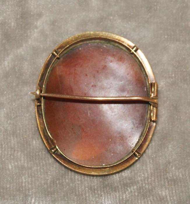 9ct gold cameo brooch (8.9g) @ ccrraazzyy low R1 start