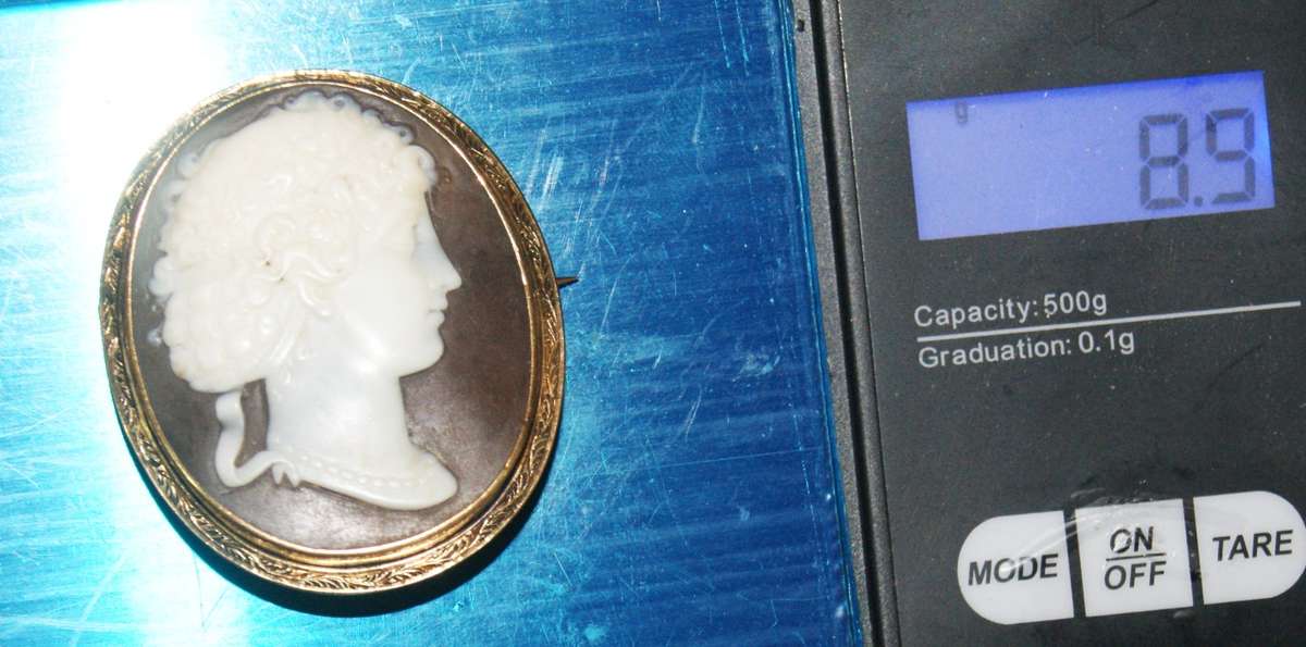 9ct gold cameo brooch (8.9g) @ ccrraazzyy low R1 start