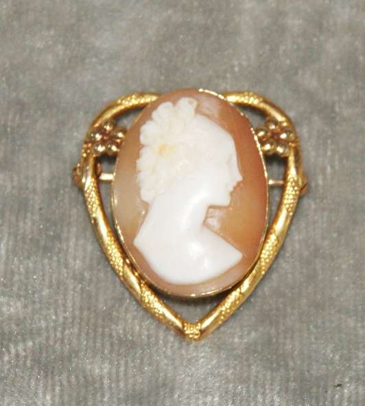 Vintage heart shaped 9ct gold cameo brooch/ pendant (6.7g) @ ccrraazzyy low R1 start