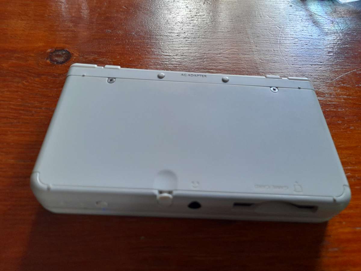 New Nintendo 3DS (White) Console