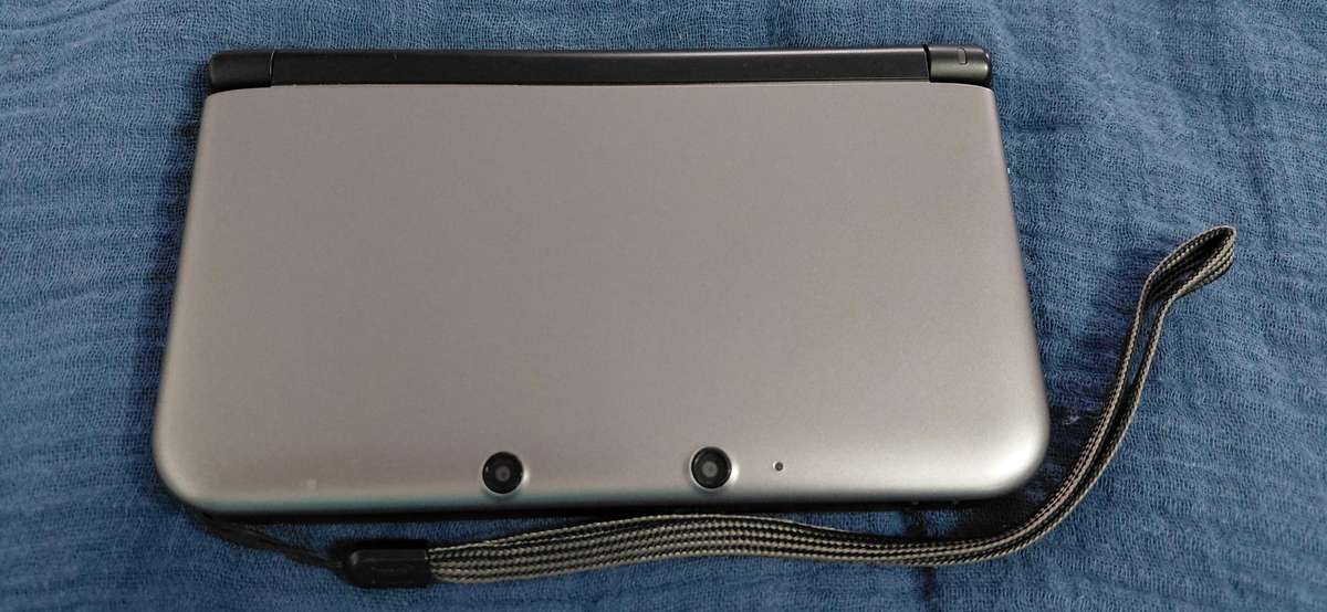 Nintendo 3DS XL Console (Black/Grey)
