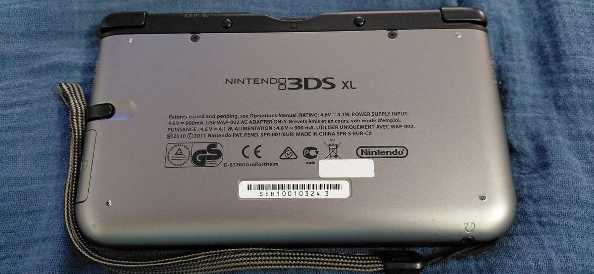 Nintendo 3DS XL Console (Black/Grey)