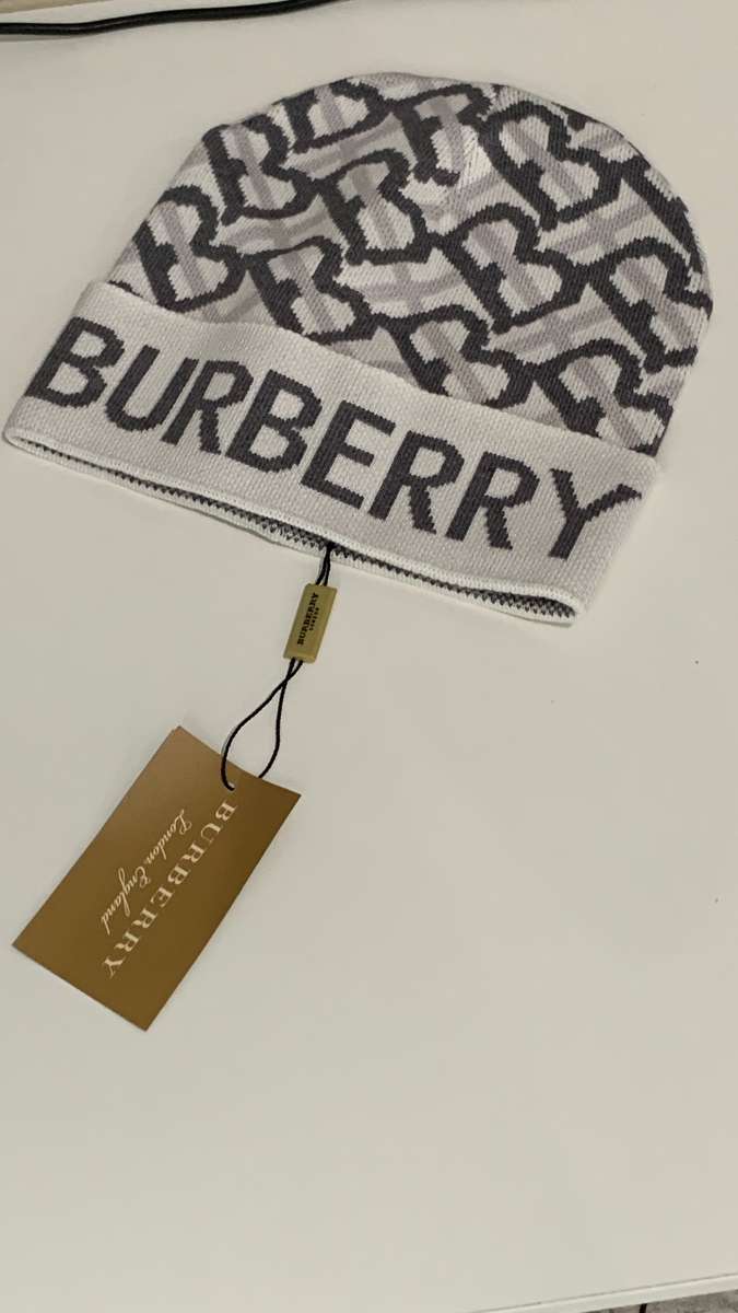 Burberry beanie