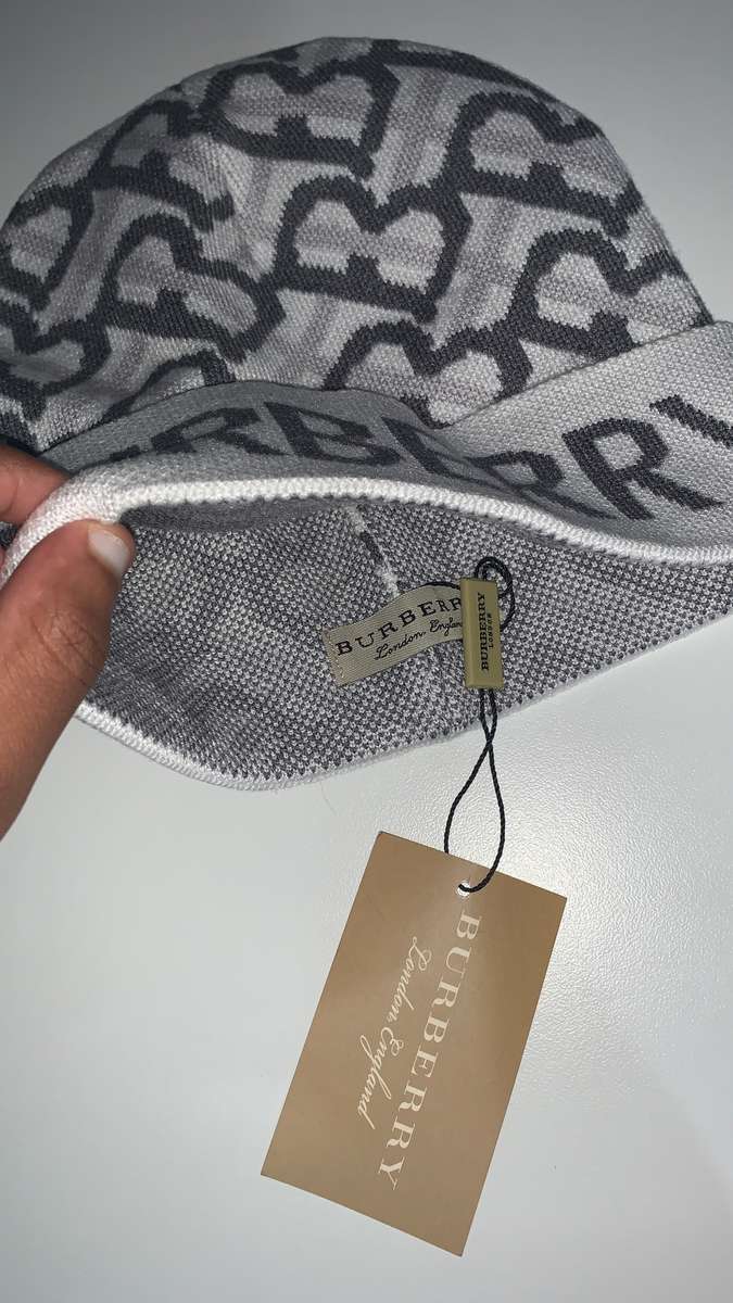 Burberry beanie
