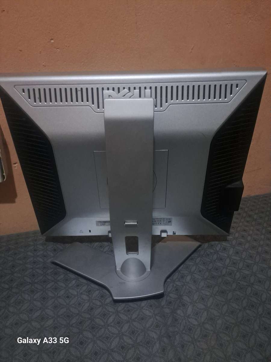 19" Dell Desktop Monitor