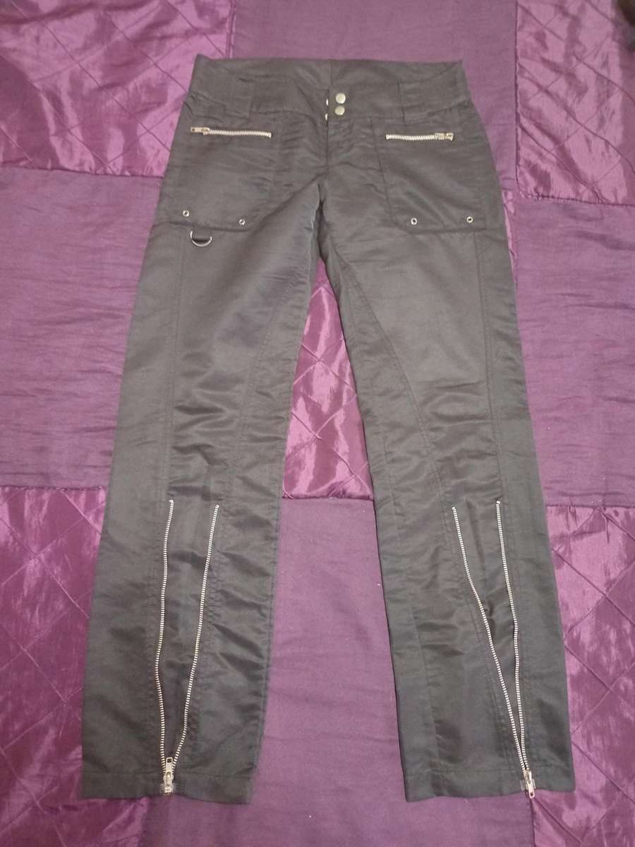 Ladies Pants (Size 32)