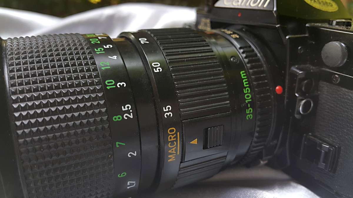 CANON SINGLE REFLEX LENS CAMERA