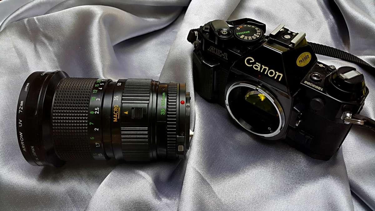 CANON SINGLE REFLEX LENS CAMERA