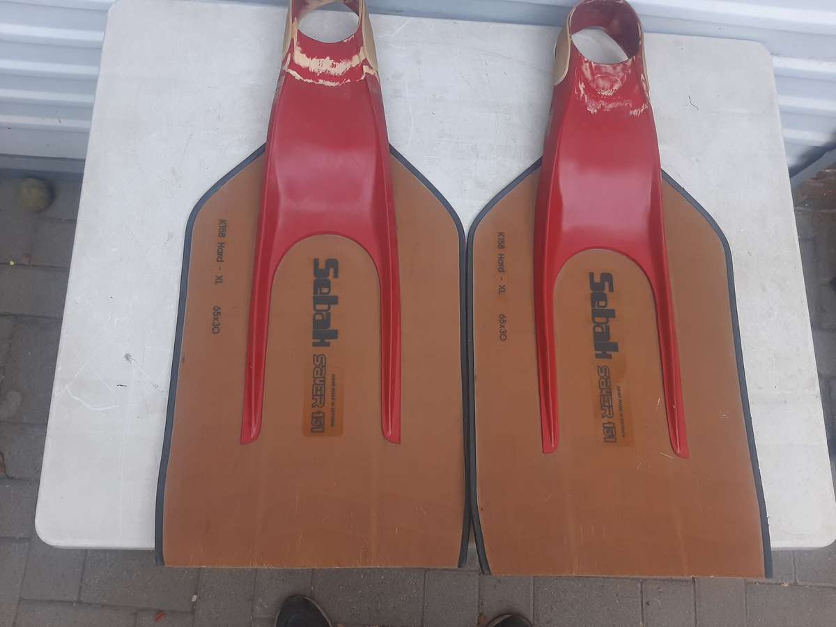 Diving fins