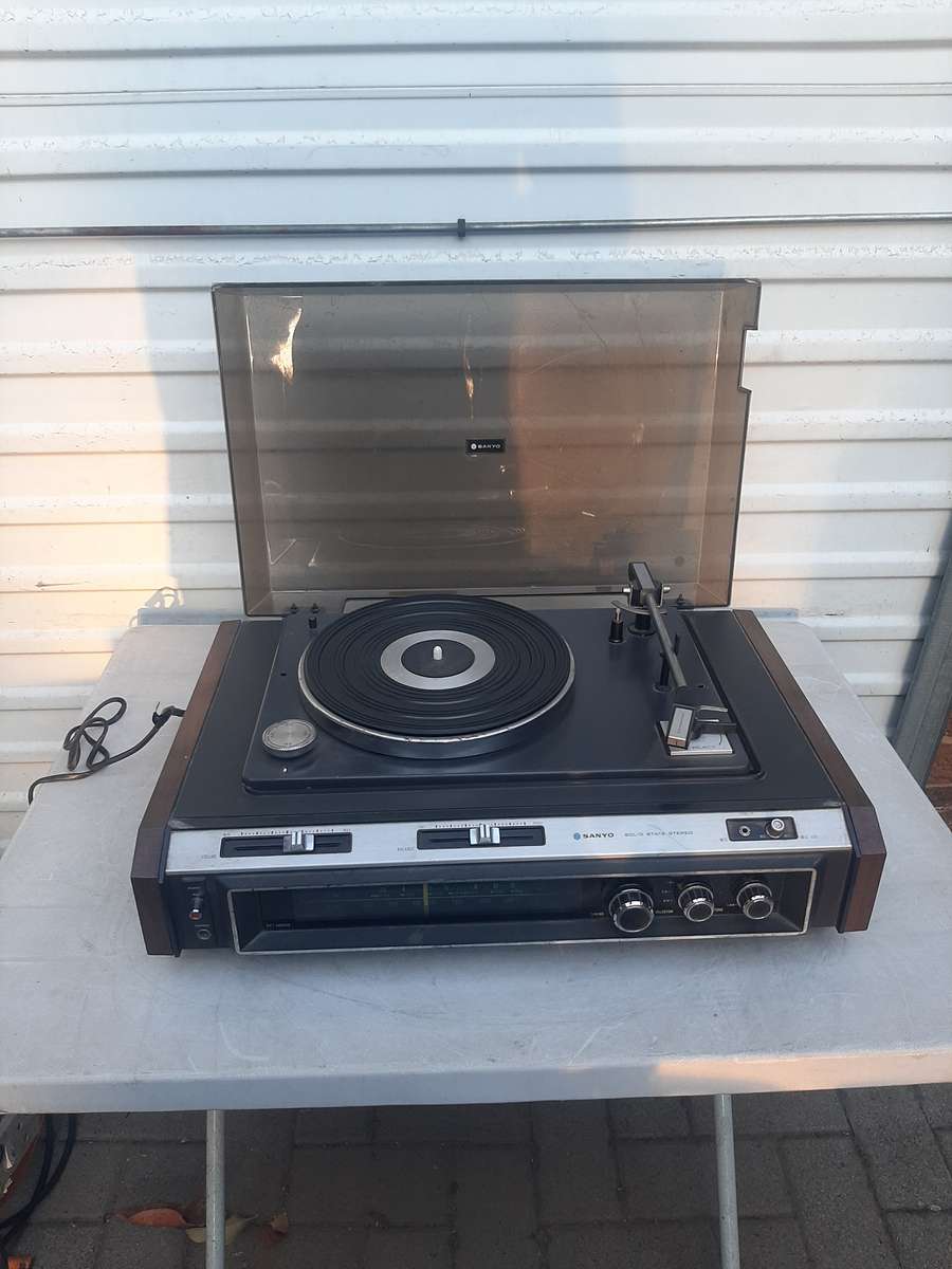 Sanyo stereo turntable