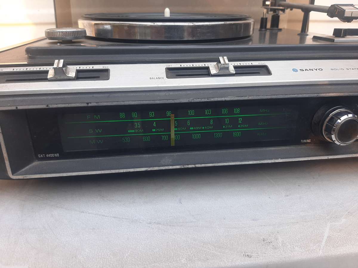 Sanyo stereo turntable