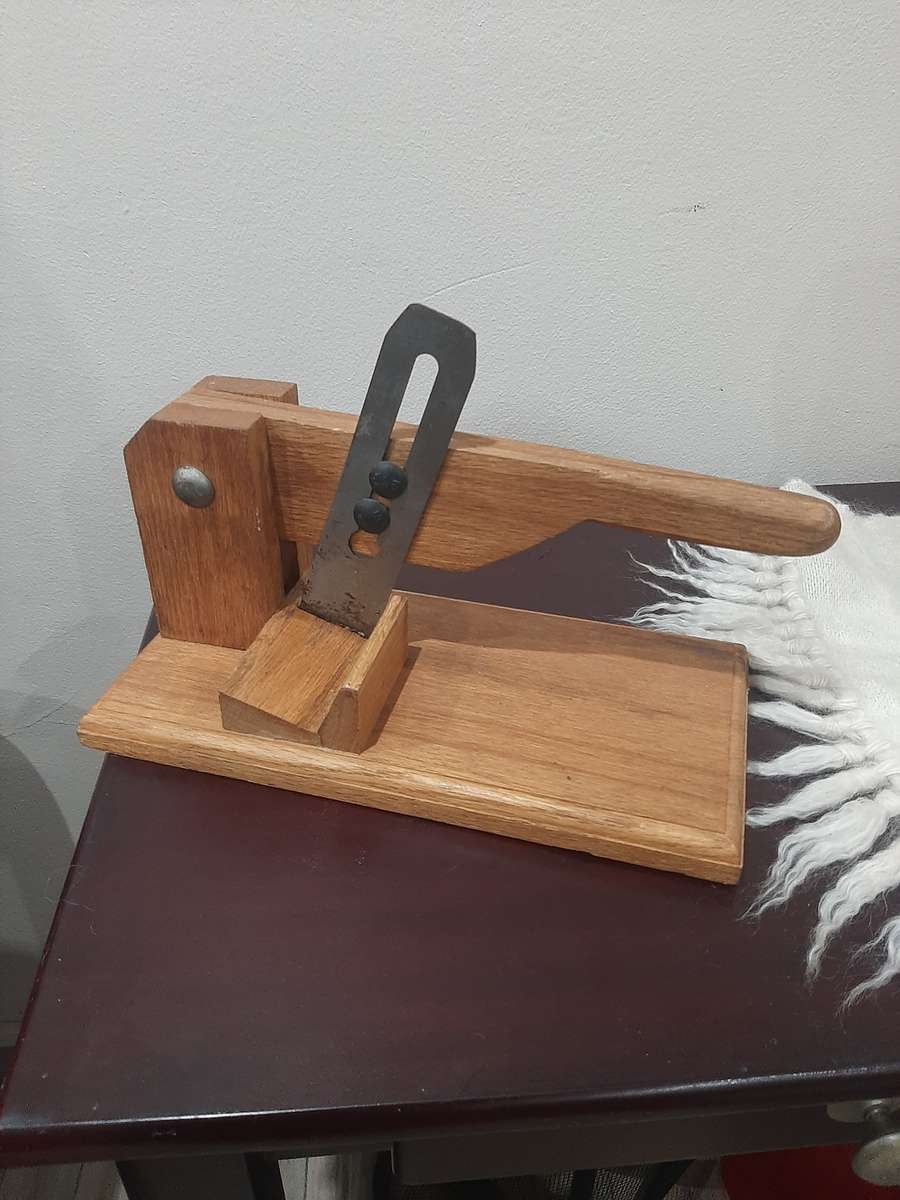 Biltong cutter