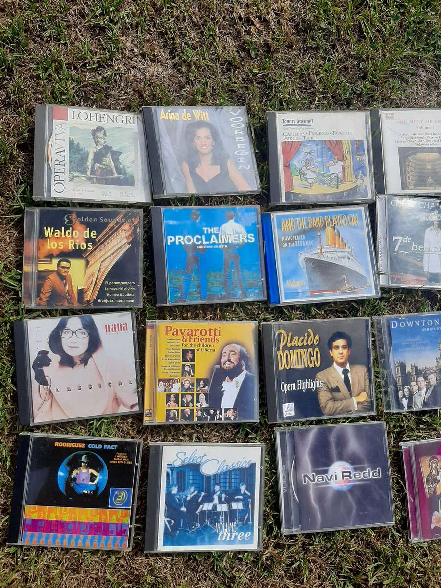 Assorted music cd