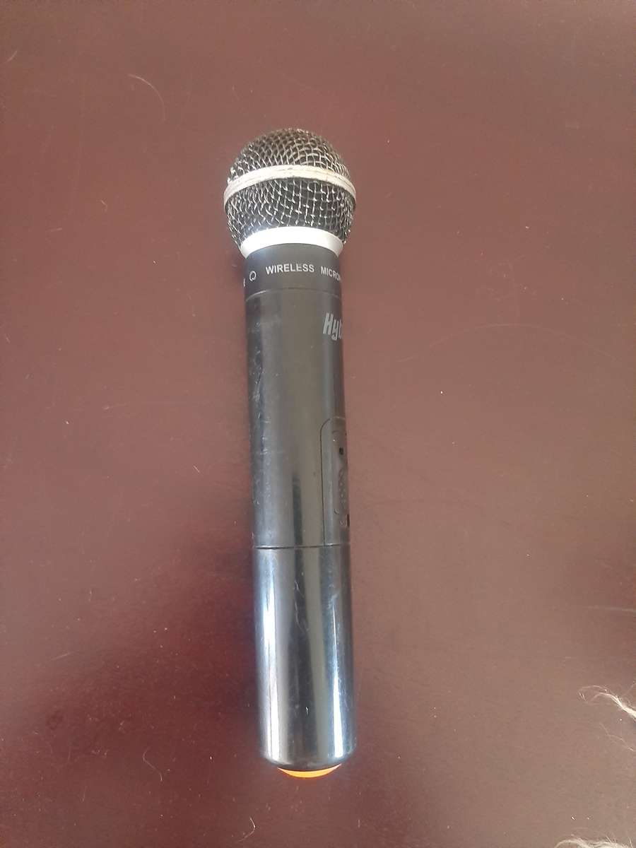 Hybrid wireless microphone