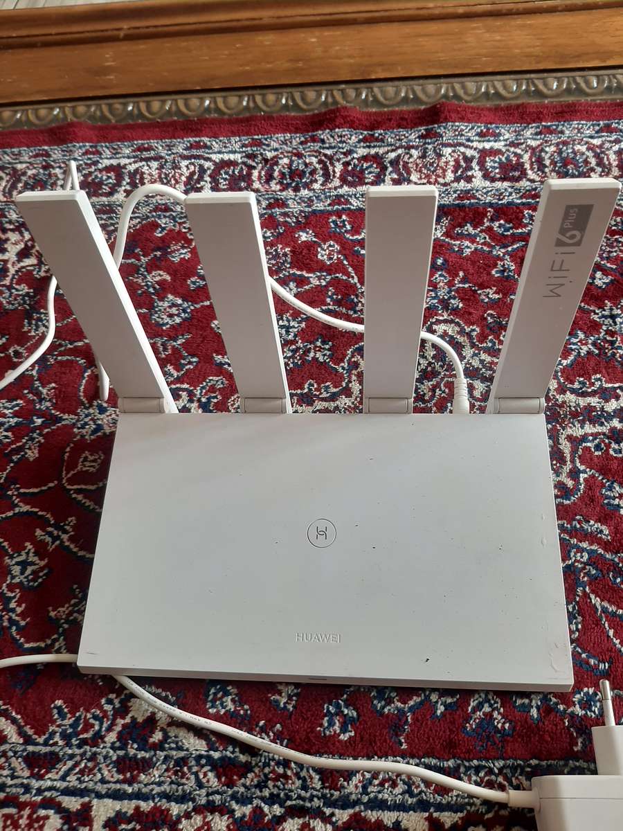 Huawei wifi 6plus router