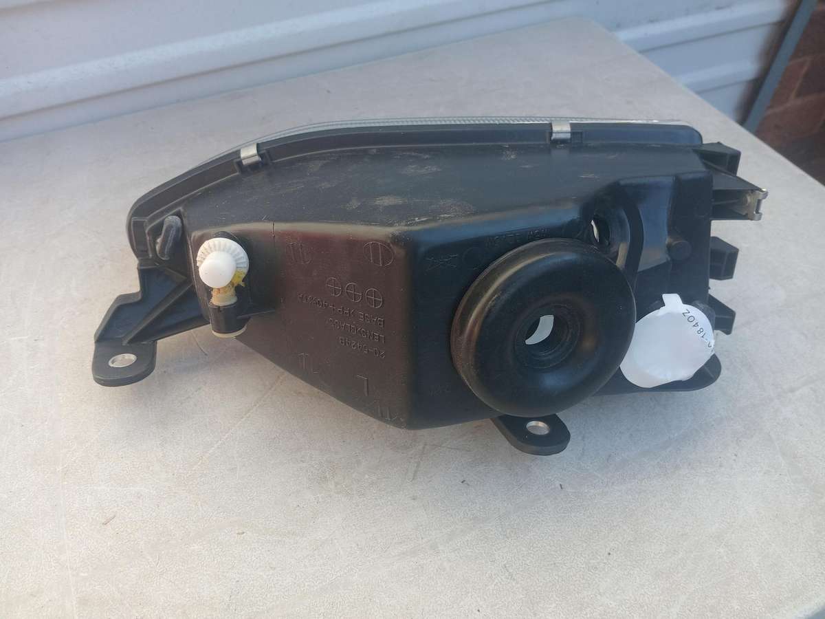 Fiat palio left headlight