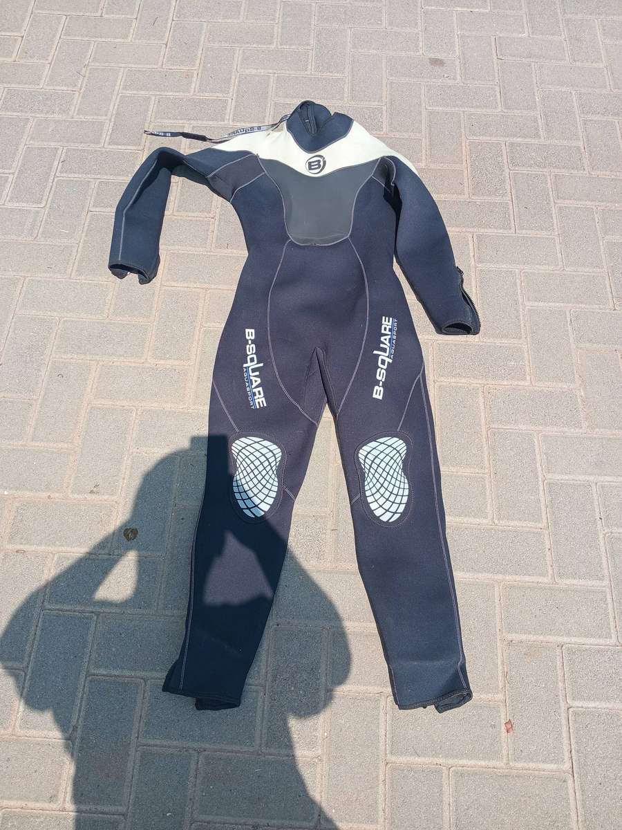 B square wetsuit