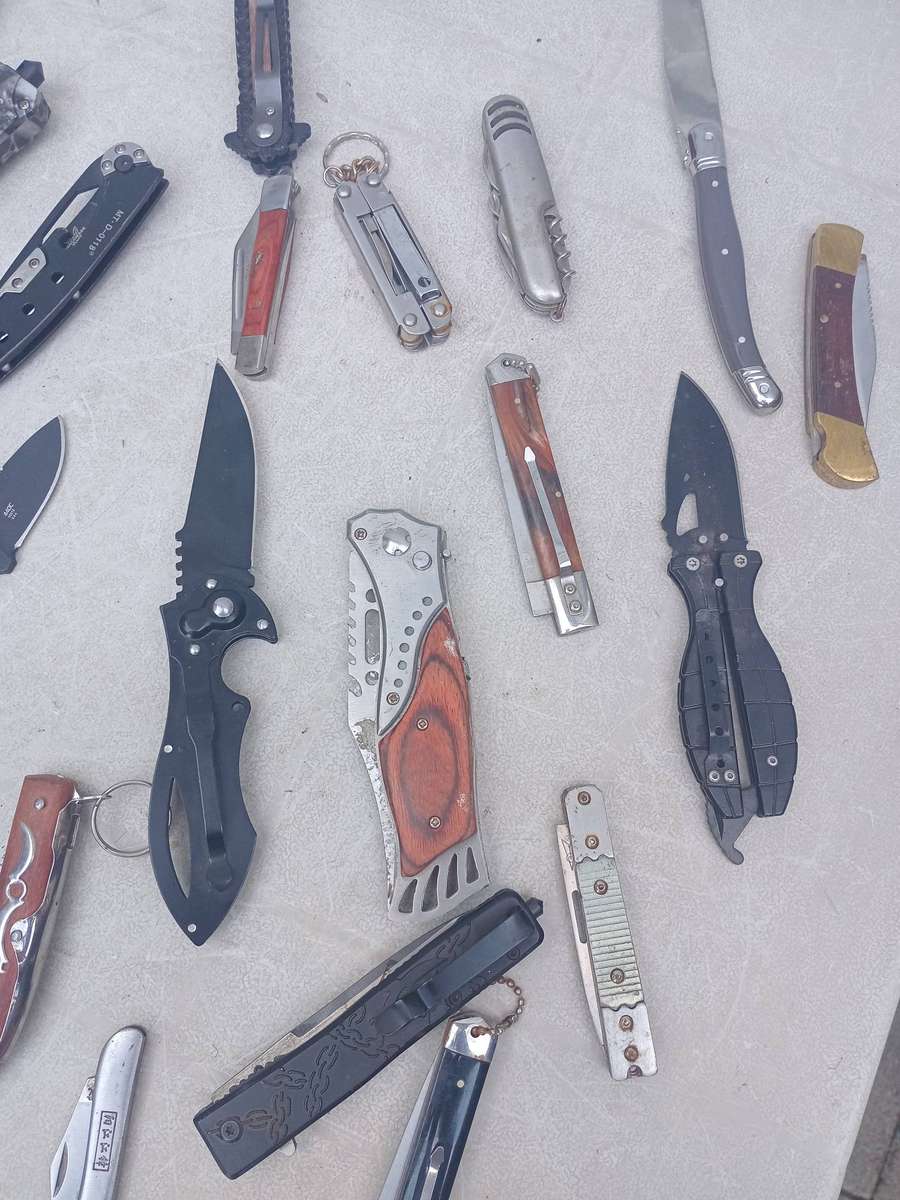 Assorted knifes