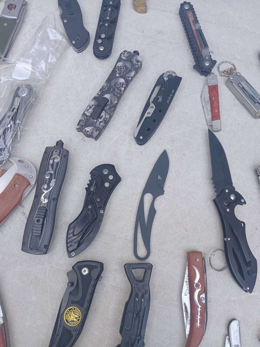 Assorted knifes