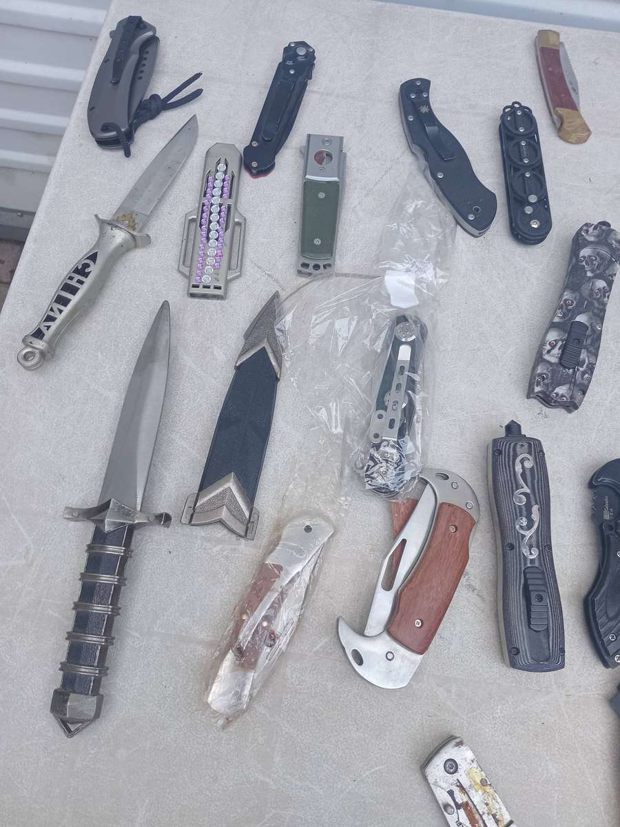 Assorted knifes